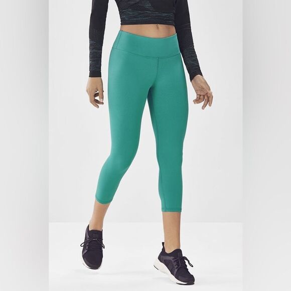 NWT Fabletics X Demi Lovato Salar Capri Cropped Legging Size M - Picture 3 of 3
